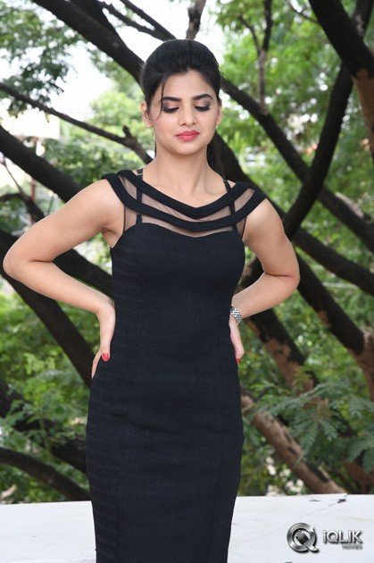 Kamna-Ranawat-Interview-About-Selfie-Raja